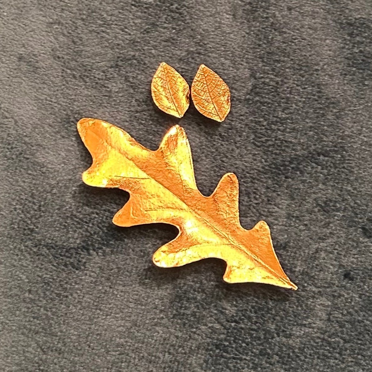 Vintage Crown Trifari Brooch And Earring Set Textured Oak Leaf Gold Tone 60s 120$